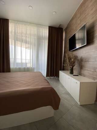 Апартаменты Soul City Apart Hotel Днепр Роскошный четырехместный номер-1